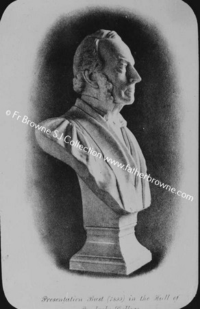 PRESENTATION BUST 1899 IN THE HALL OF PEMBROKE COLLEGE